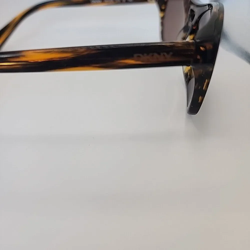 DKNY Sunglasses 7812S 315 52-17-140 Tort Striped Aviator Pilot Retro Unisex